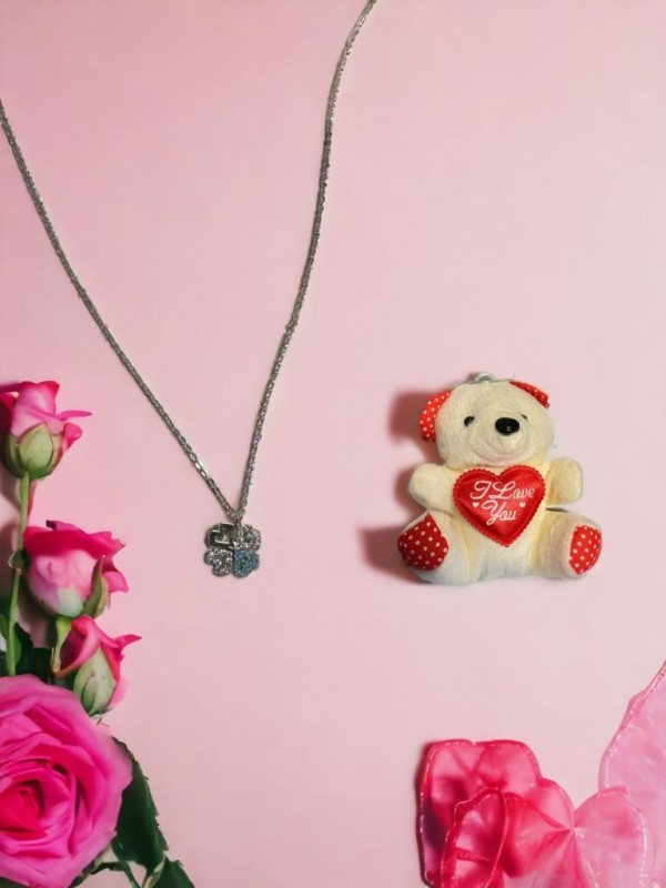 Kadın Yonca Gümüş Kaplama Taşlı Kolye Kutusuz Anneler ve Sevgililer Günü Beyaz Peluş Ayıcık Hediye
